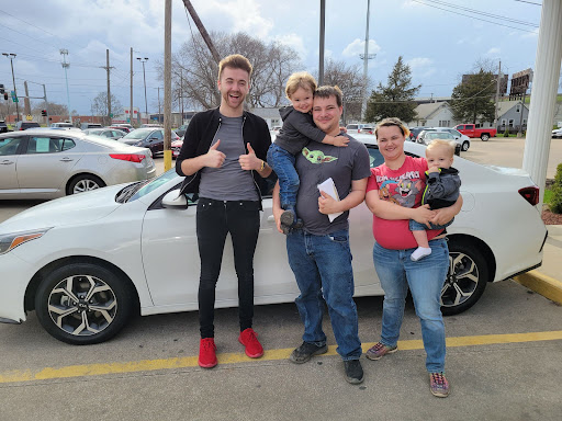 Used Car Dealer «Capital City Motor Company», reviews and photos, 2110 E University Ave, Des Moines, IA 50317, USA