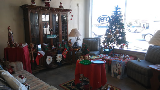 Home Goods Store «Paws & Claws Thrift Store», reviews and photos, 132 E Broad St, Groveland, FL 34736, USA