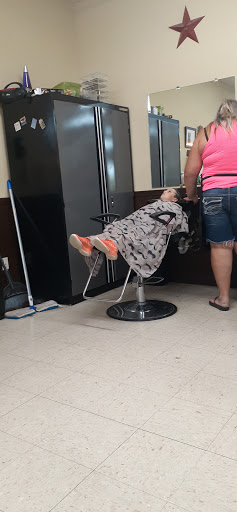 Beauty Salon «Top Notch Salon», reviews and photos, 92 Bluebird Ct, Lawrenceburg, KY 40342, USA
