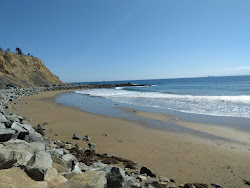 White Point Beach'in fotoğrafı dağlarla çevrili