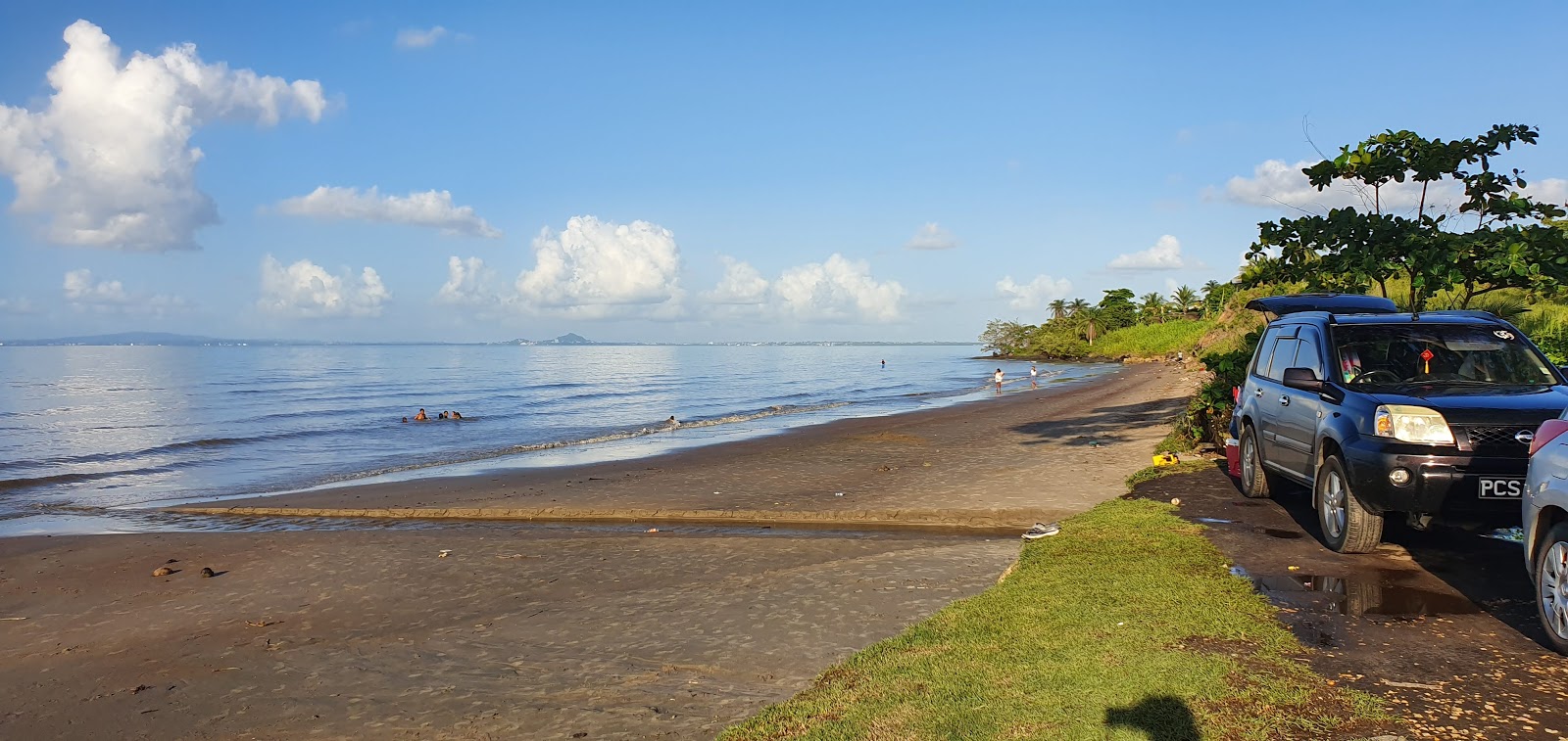 Zdjęcie Carat Shed beach z powierzchnią szary piasek