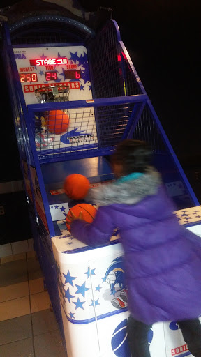 Movie Theater «Regal Cinemas Brandywine Town Center 16», reviews and photos, 3300 Brandywine Pkwy, Wilmington, DE 19803, USA