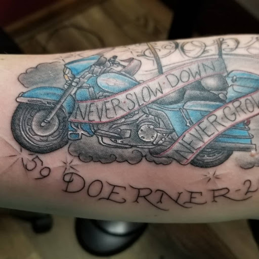 Tattoo Shop «Vanity Tattoo», reviews and photos, 28 S Western Ave, Carpentersville, IL 60110, USA