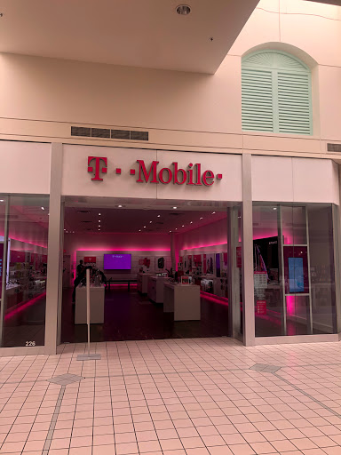 Cell Phone Store «T-Mobile», reviews and photos, 226 Towne Center Cir, Sanford, FL 32771, USA