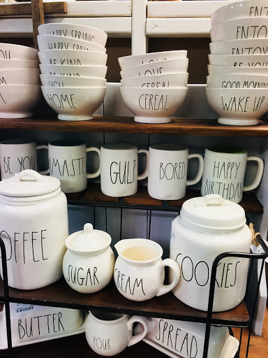 Used Furniture Store «Consign Design Interior», reviews and photos, 5556 Atlanta Hwy, Flowery Branch, GA 30542, USA