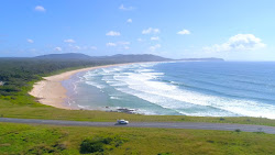 Goolawah Beach'in fotoğrafı dağlarla çevrili