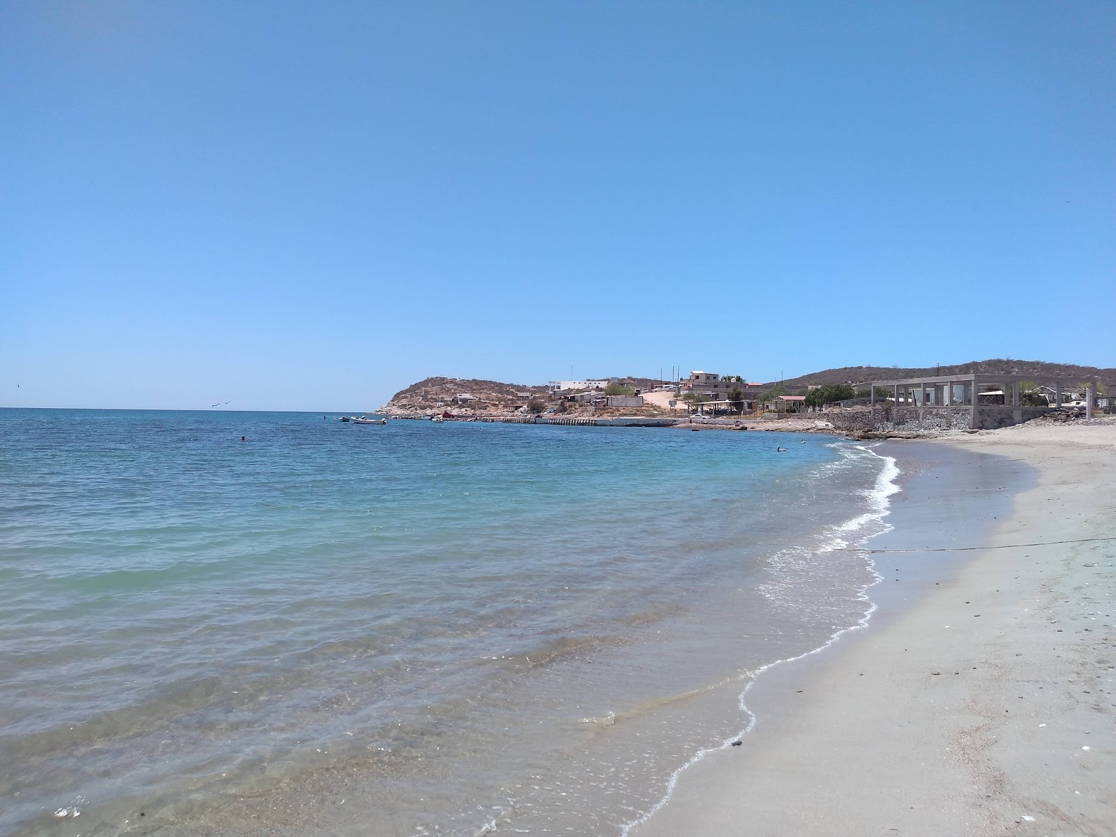 Φωτογραφία του Mariscos beach με μπεζ άμμος επιφάνεια