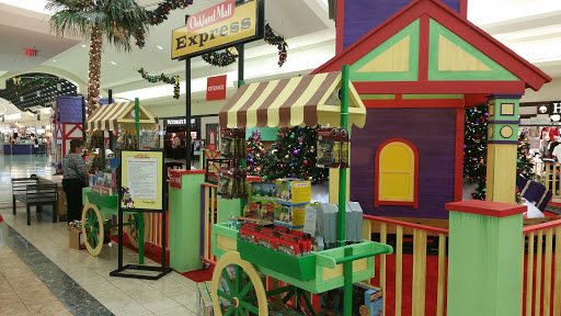 Shopping Mall «Oakland Mall», reviews and photos, 412 W 14 Mile Rd, Troy, MI 48083, USA