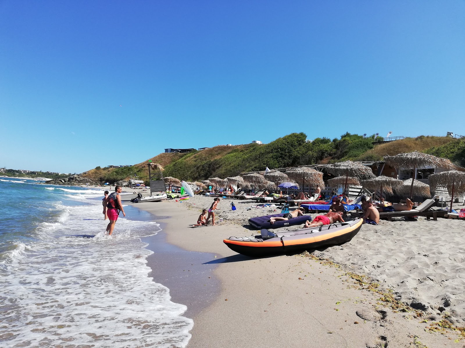 Foto af Dolphin Nude beach med hvidt sand overflade