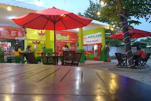 Queen Pizza Solo Assalaam Food Garden: Kuliner Solo Paling Enak image