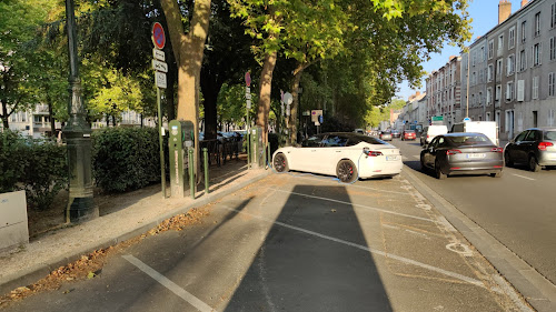 Borne de recharge de véhicules électriques Alizé Liberté Charging Station Orléans