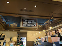 Atmosphère du Café Starbucks Coffee- Disney Hôtel Cheyenne à Coupvray - n°15