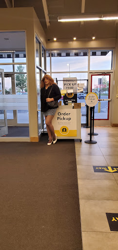 Shoe Store «DSW Designer Shoe Warehouse», reviews and photos, 3635 28th St SE, Grand Rapids, MI 49512, USA