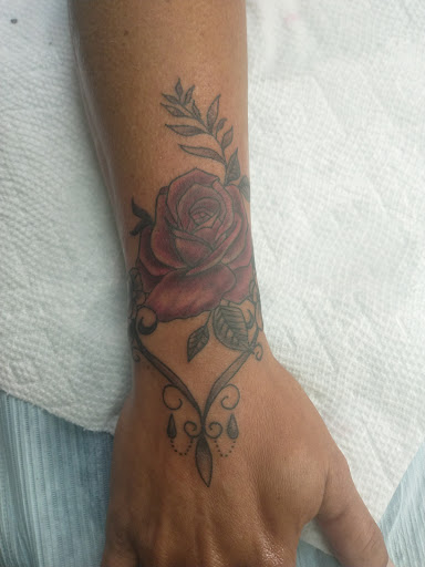 Explore simple tattoo outline ideas, creative tattoo ideas in Carbondale, available at MsCandyTattoo