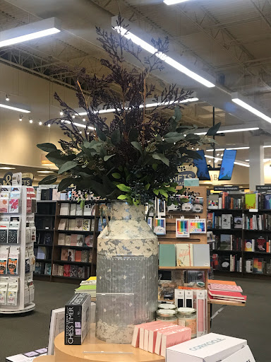 Book Store «Barnes & Noble Booksellers El Paso/Fountains at Farah», reviews and photos, 8889 Gateway Blvd W #120, El Paso, TX 79925, USA