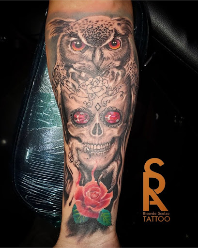 Explore sunflower thigh tattoo ideas, creative tattoo ideas in Coral Springs, available at Salvation Tattoo Lounge Coral Springs