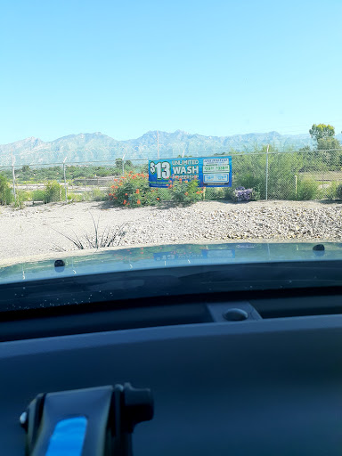 Surf Thru Express Car Wash en Tucson