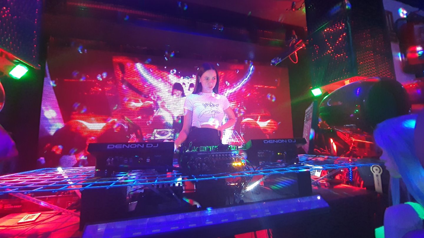 ESSIGI - Private Electronic Nightclub