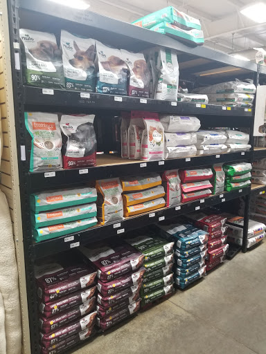 Pet Supply Store «Mounds Pet Food Warehouse», reviews and photos, 8311 University Ave, Middleton, WI 53562, USA