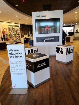 Cell Phone Store «Verizon», reviews and photos, 370 W Army Trail Rd #400, Bloomingdale, IL 60108, USA