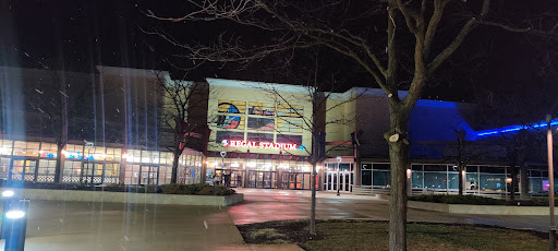 Movie Theater «Regal Cinemas Cantera 17 & RPX», reviews and photos, 28250 Diehl Rd, Warrenville, IL 60555, USA