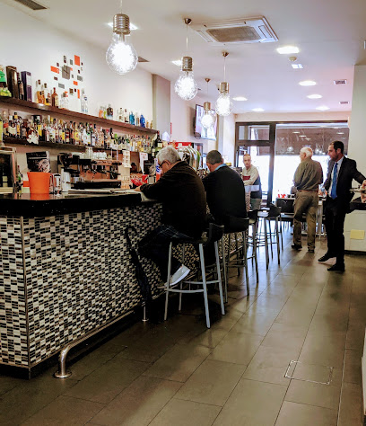 Café Bar Maxi - Calle de, C. Río Ebro, 1, bajo, 39300 Torrelavega, Cantabria, Spain