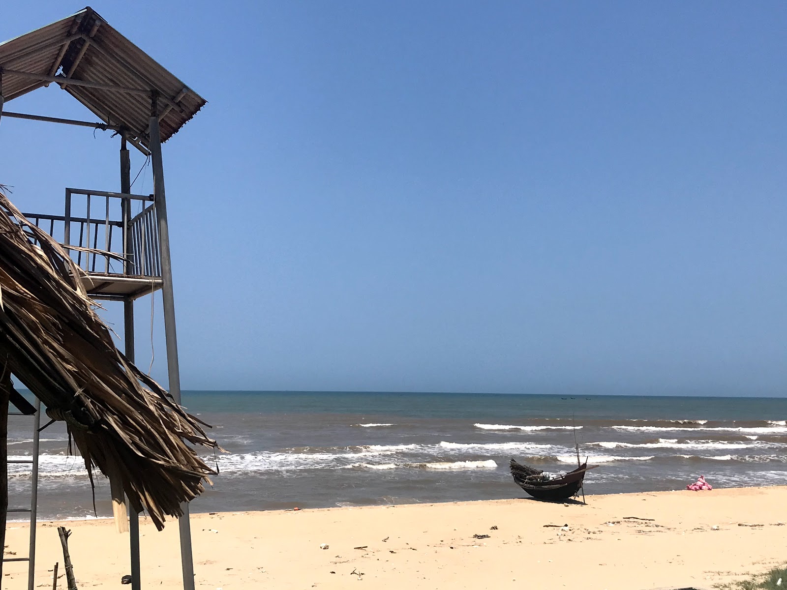 Φωτογραφία του Phu Dien Beach παροχές περιοχής