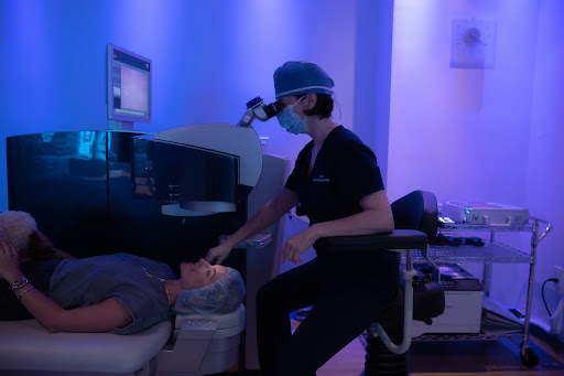 Benjamin Eye Institute Ophthalmologist Cataract LASIK experts image