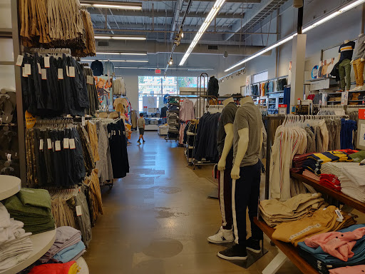 Clothing Store «Old Navy», reviews and photos, 4037 Factoria Blvd SE, Bellevue, WA 98006, USA