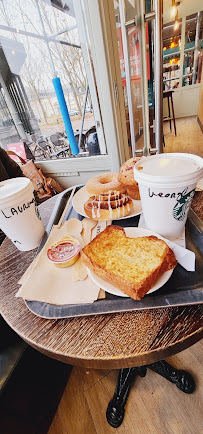 Plats et boissons du Restaurant servant le petit-déjeuner Starbucks à Versailles - n°2