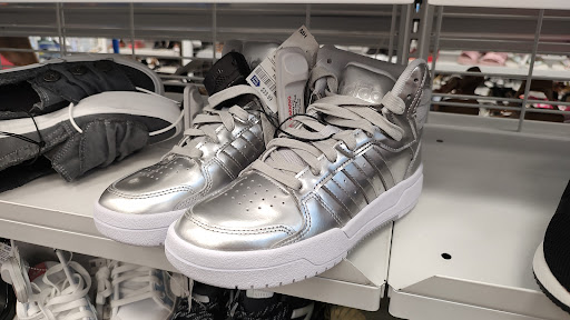 Sporting Goods Store «Big 5 Sporting Goods - Riverside», reviews and photos, 10251 Magnolia Ave, Riverside, CA 92503, USA