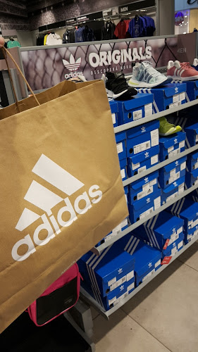 Opinii despre Adidas Outlet Store în <nil> - Croitor