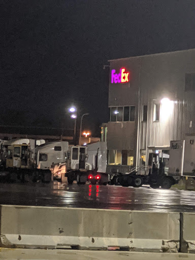 Mailing Service «FedEx Ground», reviews and photos, 6833 W 75th St, Chicago, IL 60638, USA