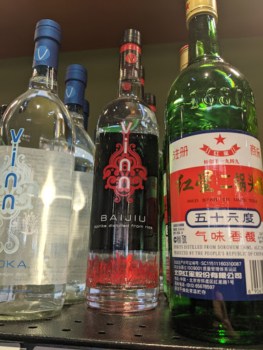 Liquor Store «Pearl Specialty Market & Spirits», reviews and photos, 900 NW Lovejoy St, Portland, OR 97209, USA