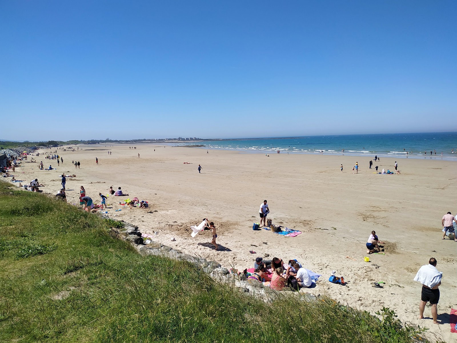 Foto de Plage de Querqueville con arena brillante superficie