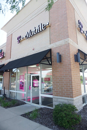 T-Mobile, 2071 Orchard Rd, Montgomery, IL 60538, USA, 