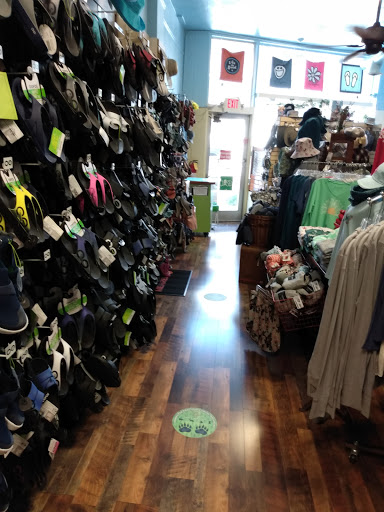 Clothing Store «Walk In the Woods», reviews and photos, 116 W 5th Ave, Mt Dora, FL 32757, USA