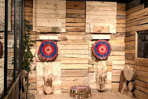 Timber Lounge Axe Throwing image