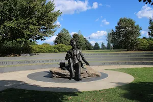 Lincoln Memorial Sculpture image