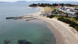 Foto di Waterloo Beach con costa lunga e dritta