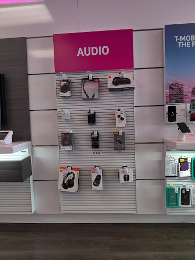 Cell Phone Store «T-Mobile», reviews and photos, 2431 US-1, North Brunswick Township, NJ 08902, USA