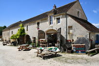 Extérieur du Restaurant Moulin de Vanneau à Saints-en-Puisaye - n°2