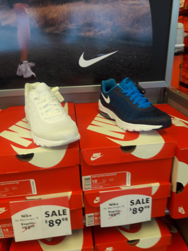 Shoe Store «Shoe Carnival», reviews and photos, 11772 W 95th St, Overland Park, KS 66214, USA