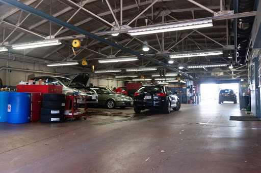 Auto Repair Shop «Riverside Automotive Service & Parts Inc», reviews and photos, 2750 N Oakland Ave, Milwaukee, WI 53211, USA