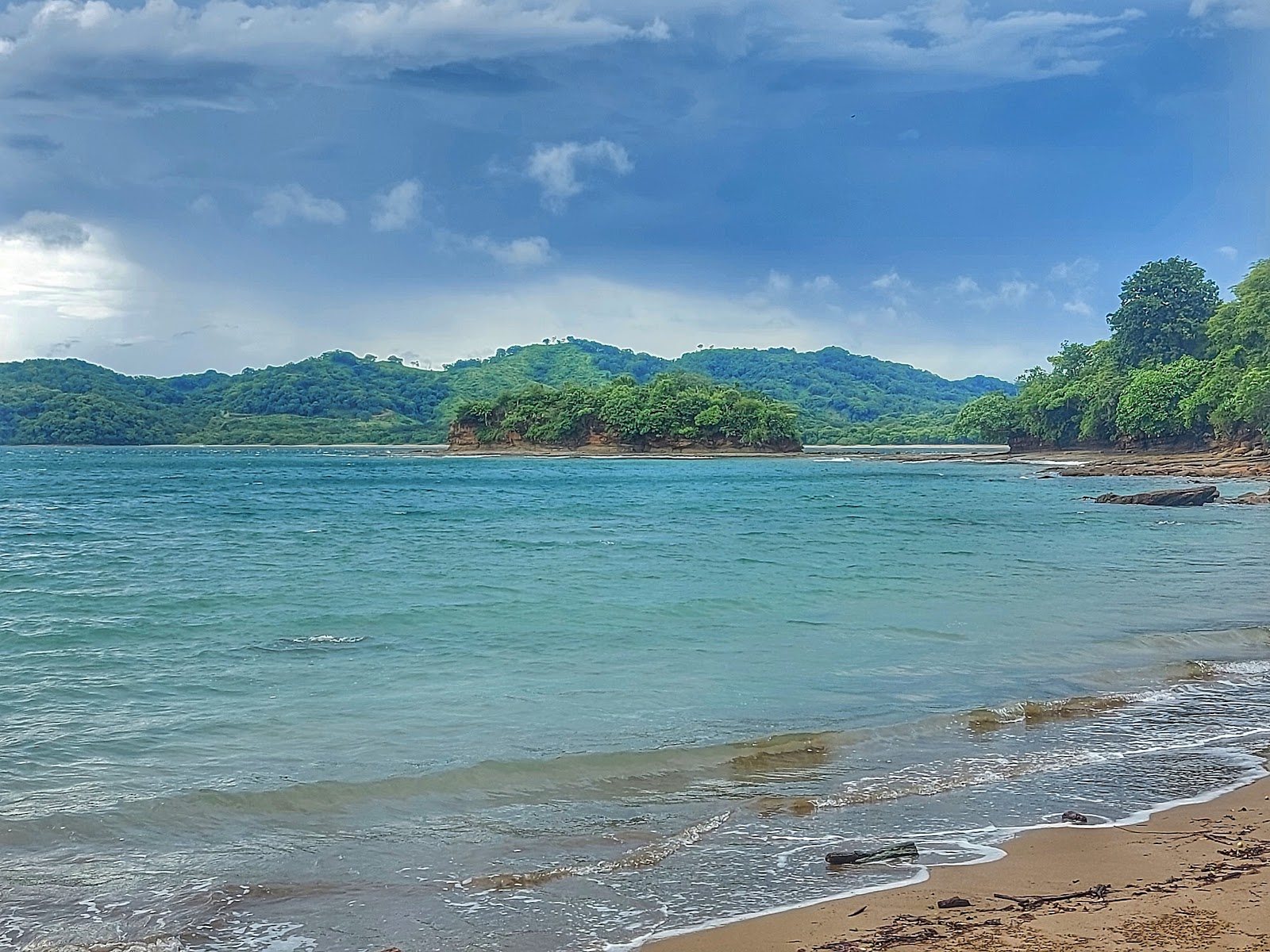 Fotografie cu Macaya beach cu golful spațios