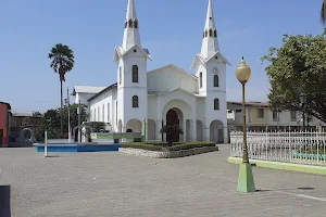 Parque Central "Vicente Rocafuerte" image