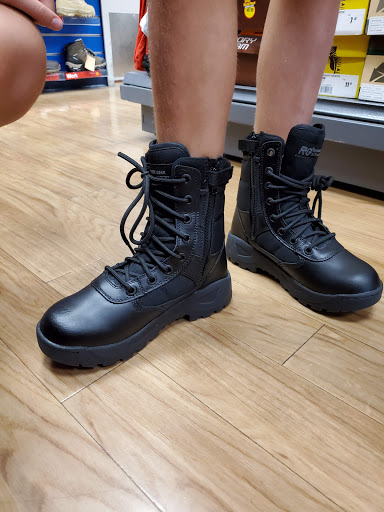 Sporting Goods Store «Big 5 Sporting Goods», reviews and photos, 510 N Victory Blvd, Burbank, CA 91502, USA