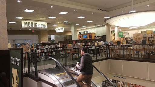 Book Store «Barnes & Noble Booksellers Clackamas Town Ctr Mall», reviews and photos, 12000 SE 82nd Ave, Portland, OR 97086, USA