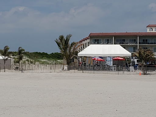 Bar & Grill «The Club at Diamond Beach», reviews and photos, 600 E Raleigh Ave, Wildwood Crest, NJ 08260, USA