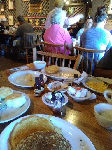 American Restaurant «Cracker Barrel Old Country Store», reviews and photos, 10090 Daniels Pkwy, Fort Myers, FL 33913, USA